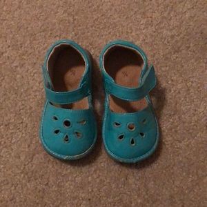Teal squeaker shoes ✨